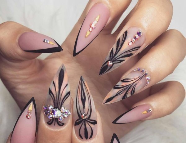 Красивые острые ногти