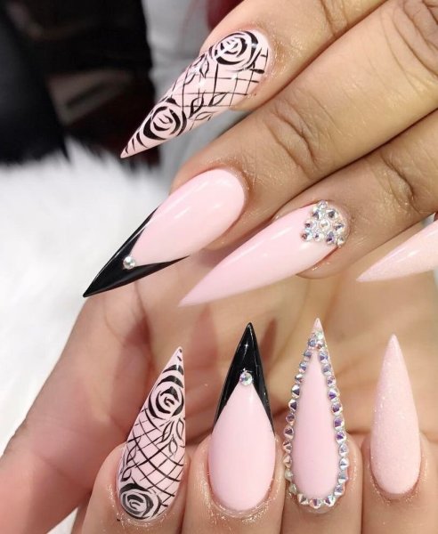 Френч на стилетах 2022