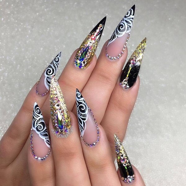 Ногти острые яркие