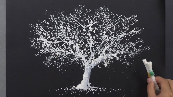 Дерево гуашью и ватными палочками