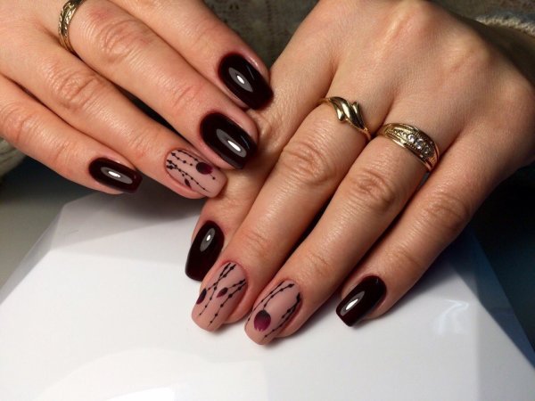 Маникюр коричневый с черным