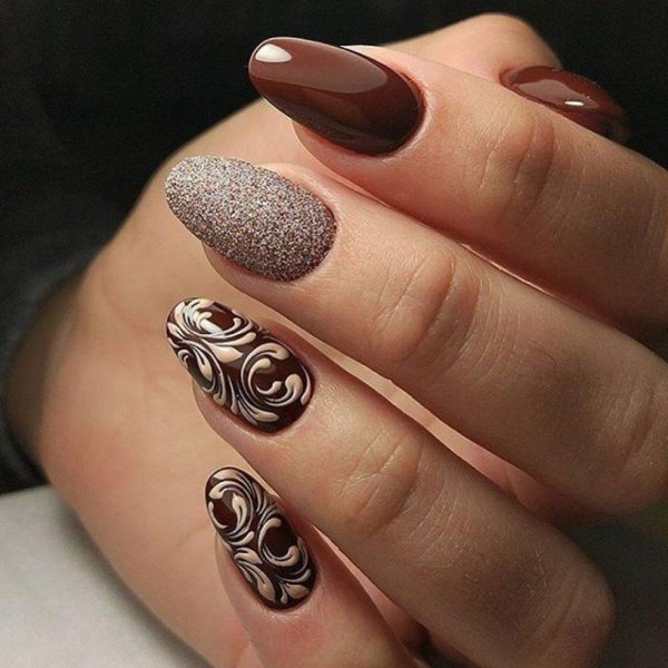 Коричневый маникюр