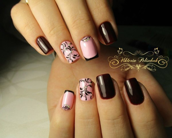 Ногти коричневые с розовым