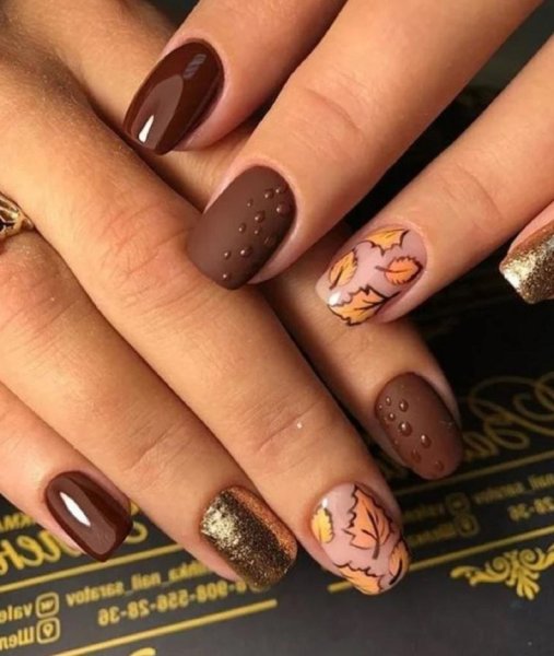 Коричневый маникюр