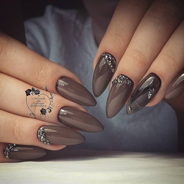 Маникюр коричневый френч