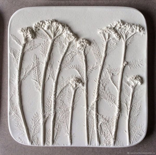 Барельеф Рейчел Дейн