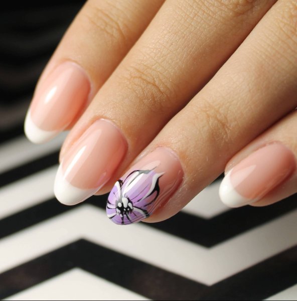 Цветочный френч на ногтях
