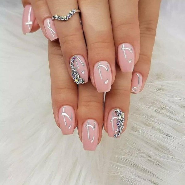 Маникюр френч с узором