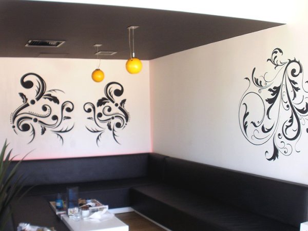 Узоры на стенах в столовой