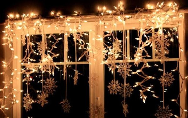 Гирлянда в интерьере комнаты