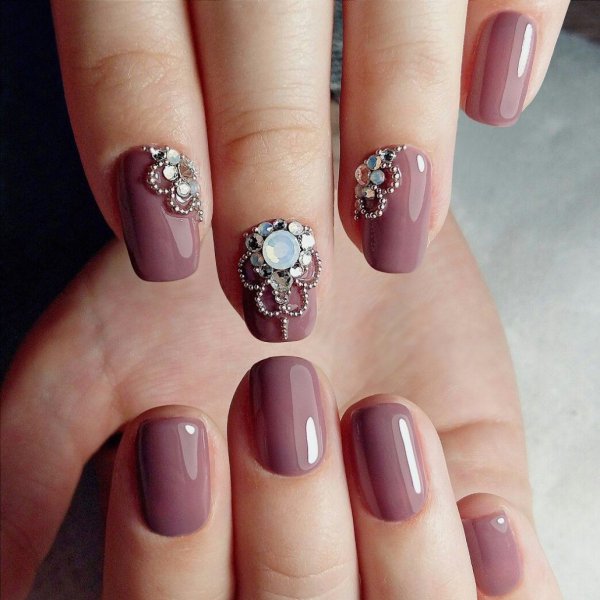 Маникюр с камушками
