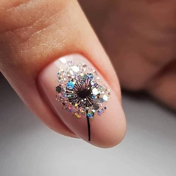 Ногти со стращстращами