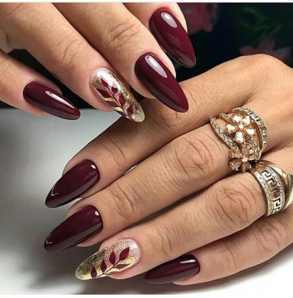 Бордовый маникюр 2022 миндаль