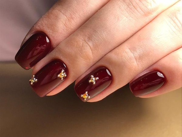 Маникюр бордо марсала бургунди