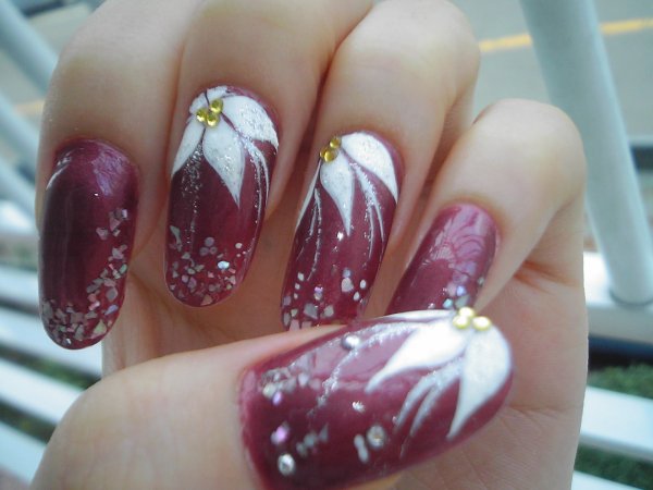 Маникюр бордовый с золотым новогодний