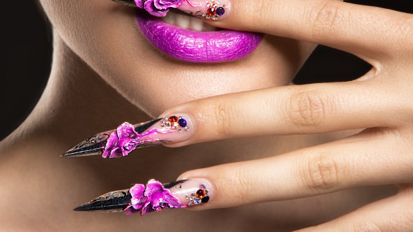 Креативы для рекламы маникюрного салона