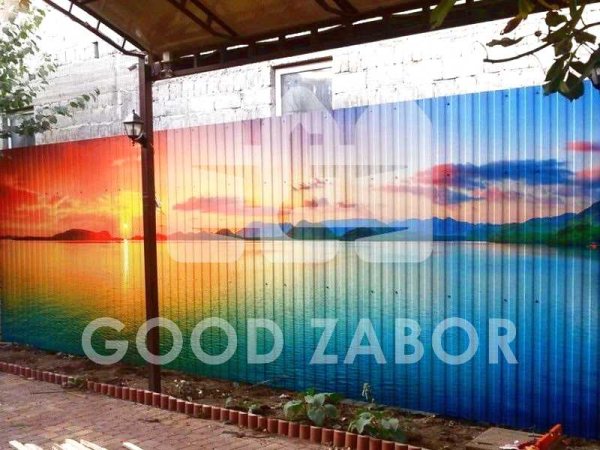 Разрисованный забор