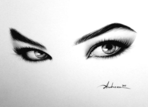 Женские глаза карандашом