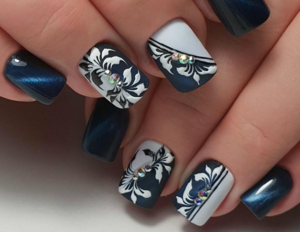 Ногти с бабочками