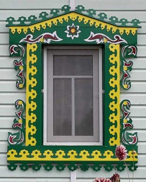 Рисунки на ставнях окон