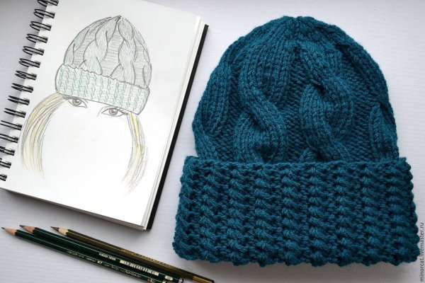 Вязаная шапочка для женщины спицами с описанием и схемами