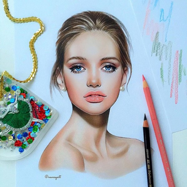 Портрет девушки цветными карандашами