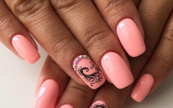 Маникюр розовый с цветами