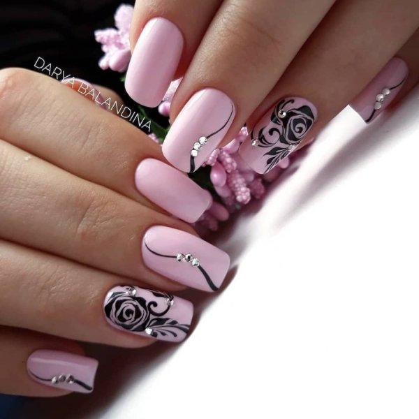 Ногти розовые с цветочками