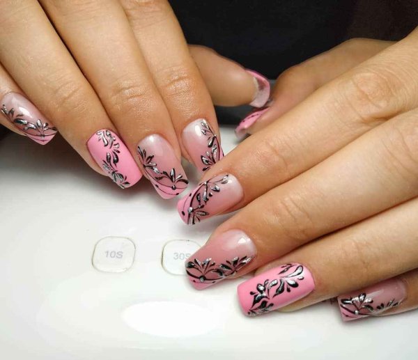 Розовые ногти