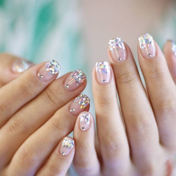 Прозрачный маникюр