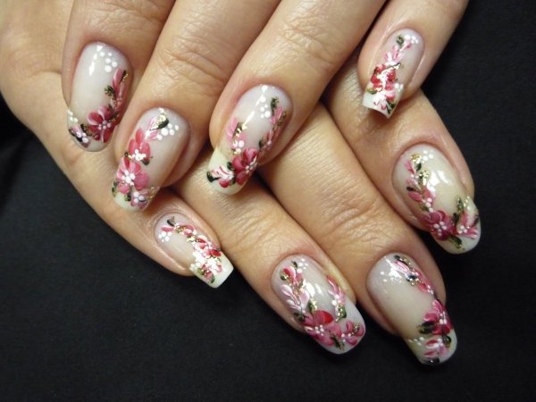 Маникюр с цветами Сакуры