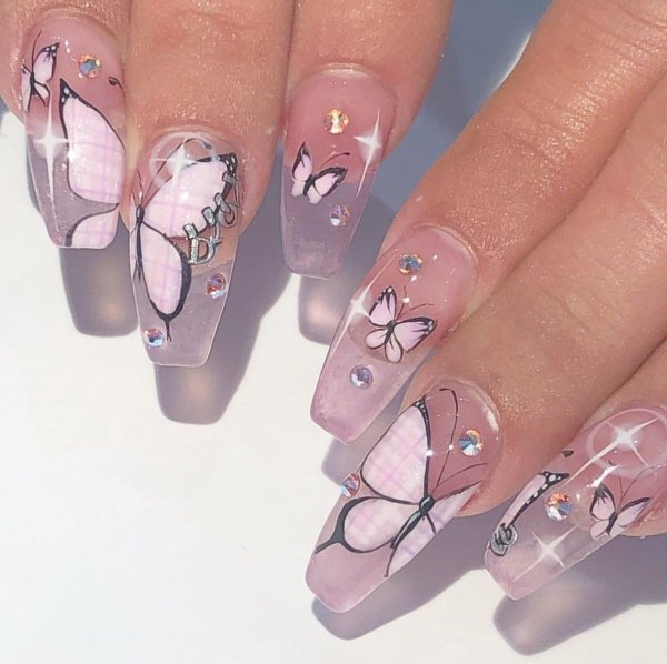 Прозрачные ногти с бабочками