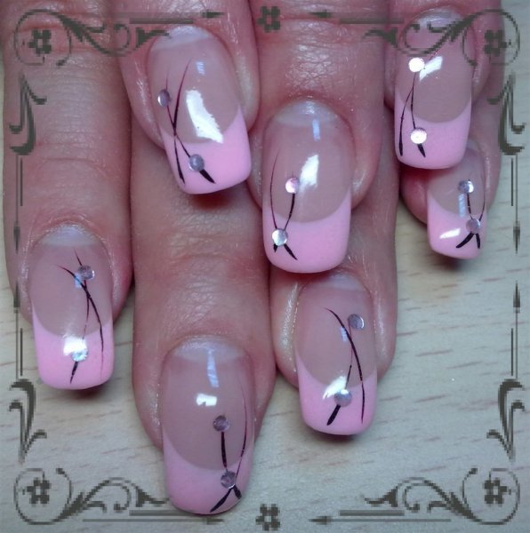 Прозрачный маникюр с дизайном