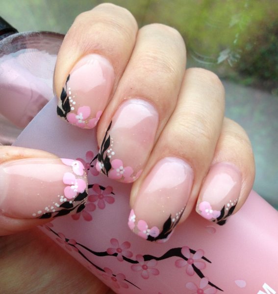 Кружевной маникюр