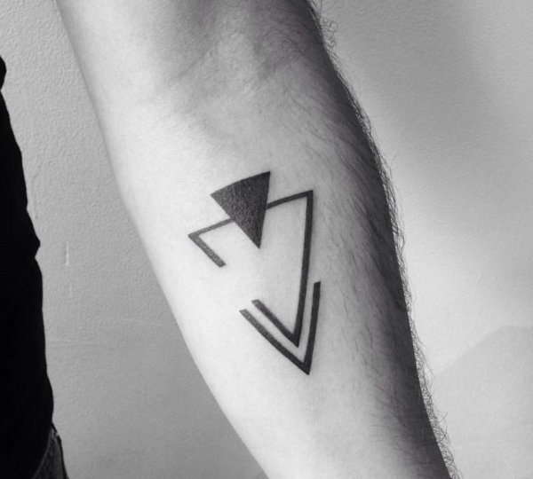 Тату на предплечье лайнворк