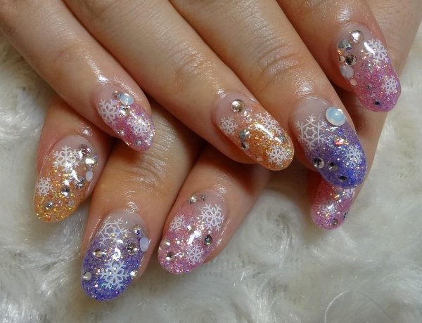 Красивый маникюр с блестками