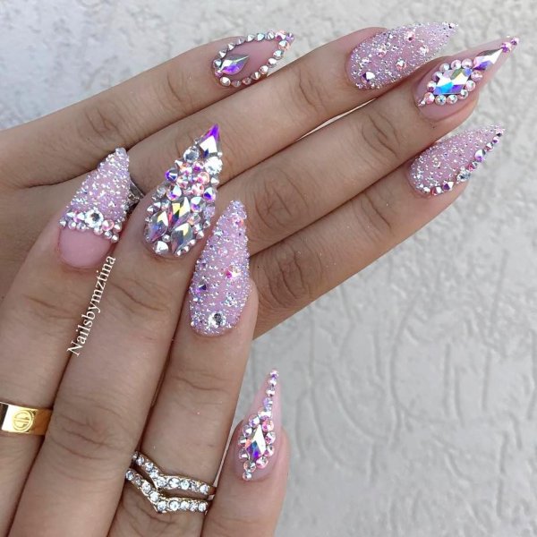 Красивое наращивание ногтей