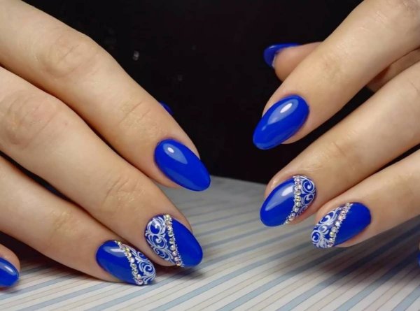 Маникюр синего цвета