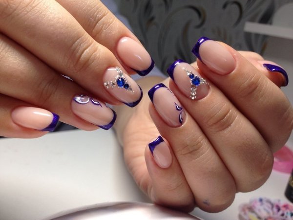Синий маникюр