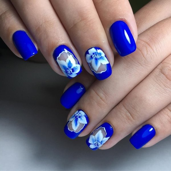 Синий матовый маникюр миндаль 2022