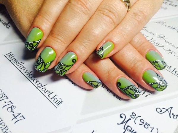 Маникюр зеленый с рисунком