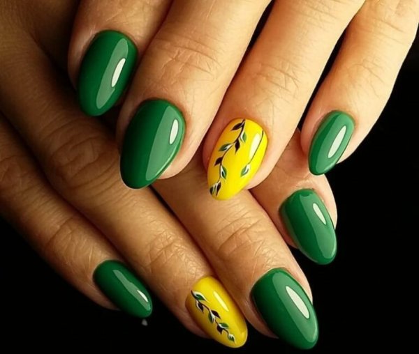 Желто-зеленый маникюр