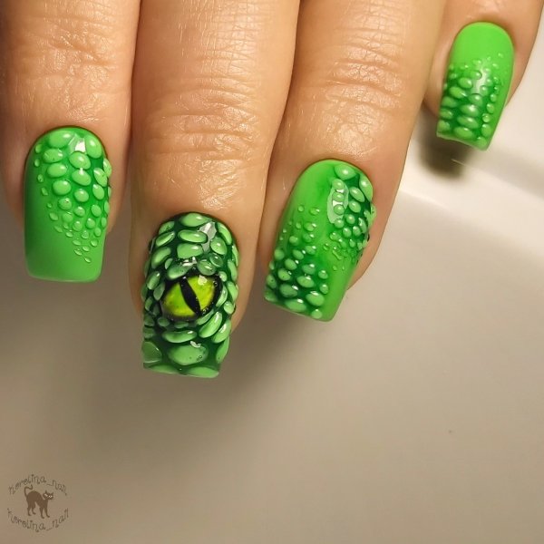 Салатовый маникюр