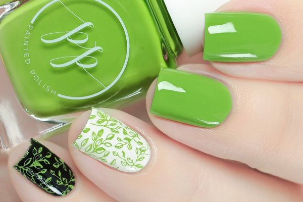 Маникюр зеленый