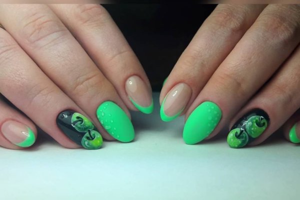 Маникюр зеленый