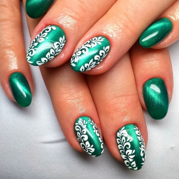 Маникюр кошачий глаз с узором