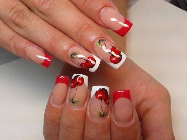 Красный френч на ногтях