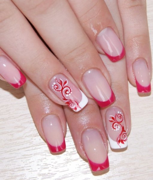 Французский маникюр с красным рисунком