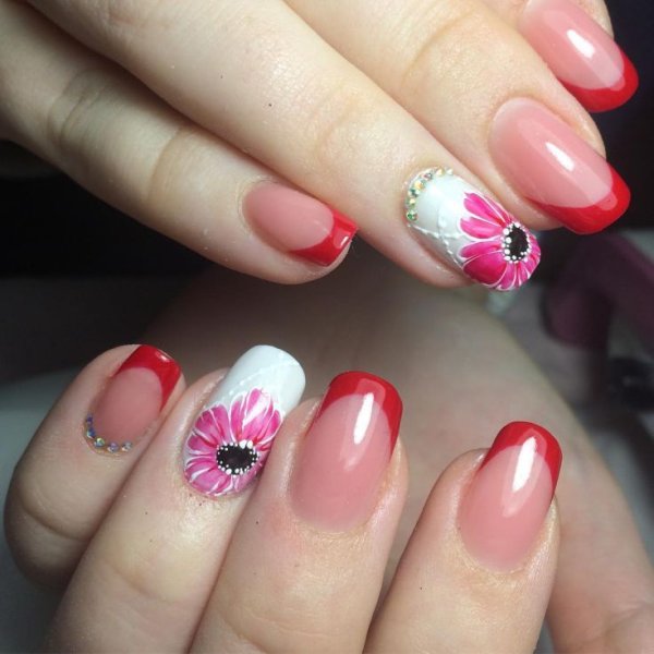 Белый френч с красными цветочками