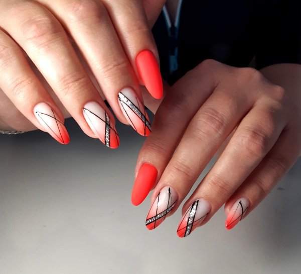 Красный френч 2022 миндаль